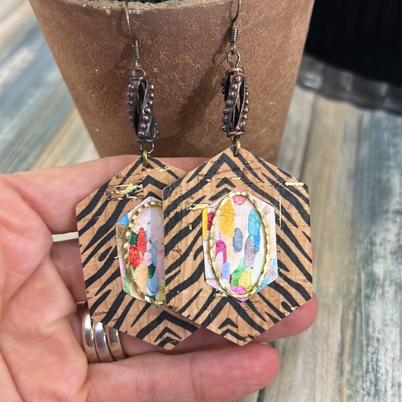 ⭐️🌸Adorned Crown Artisan Assemblage faux leather & metal zebra cork earrings - Picture 4 of 11